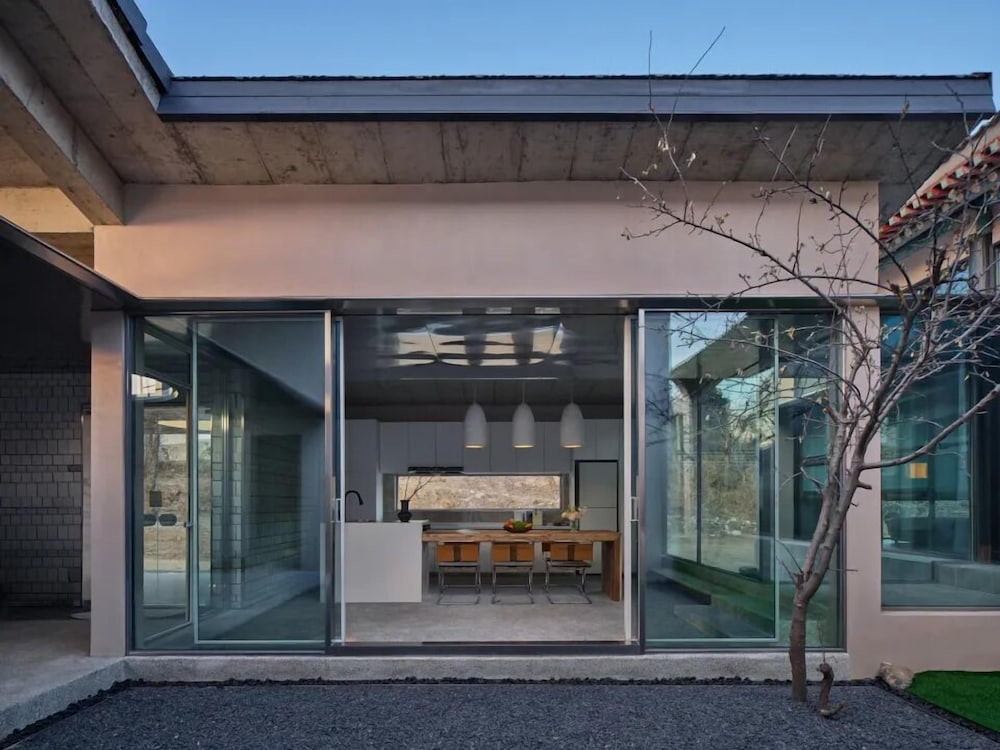 Family Studio Suite, Courtyard View photo 3