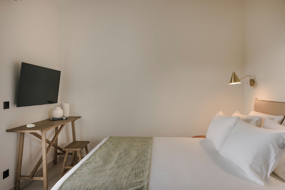 Superior Double or Twin Room, 1 Bedroom, Balcony, Sea View photo 2