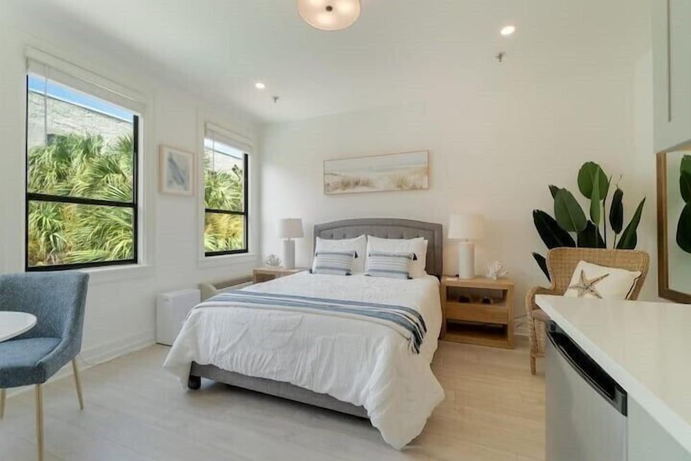 Condo, Tropical Coastal Lux, Studio