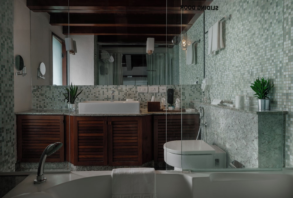 Family Duplex, 1 Bedroom, Bathtub, Beach View