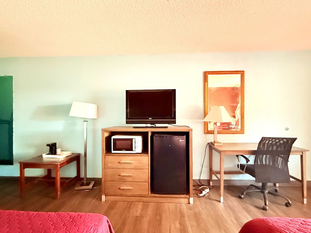 Economy Room, 2 Bedrooms, Smoking photo 3