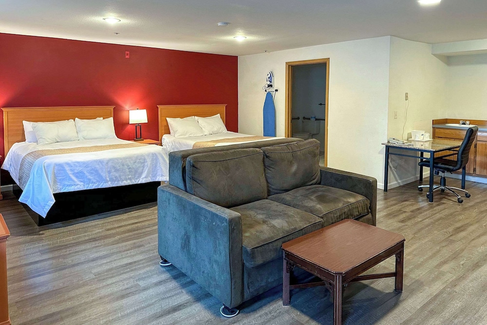 Suite, Multiple Beds, Non Smoking - Photo 1