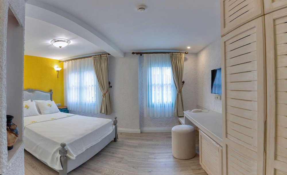 Royal Room (Courtyard and Village View)