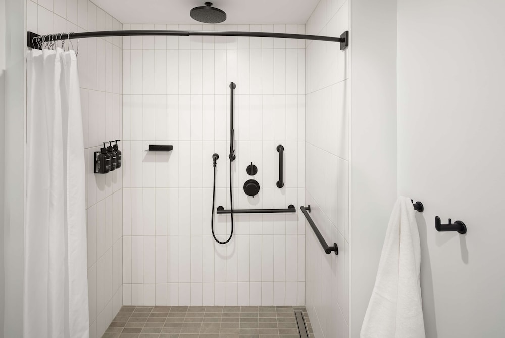 Room, 2 Queen Beds, Accessible (Mobility & Hearing, 3x3 Shower) - Photo 10