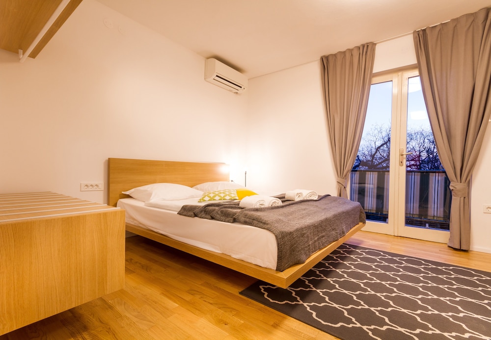 Design Apartment, 1 King Bed, Kitchenette, Garden View photo 2