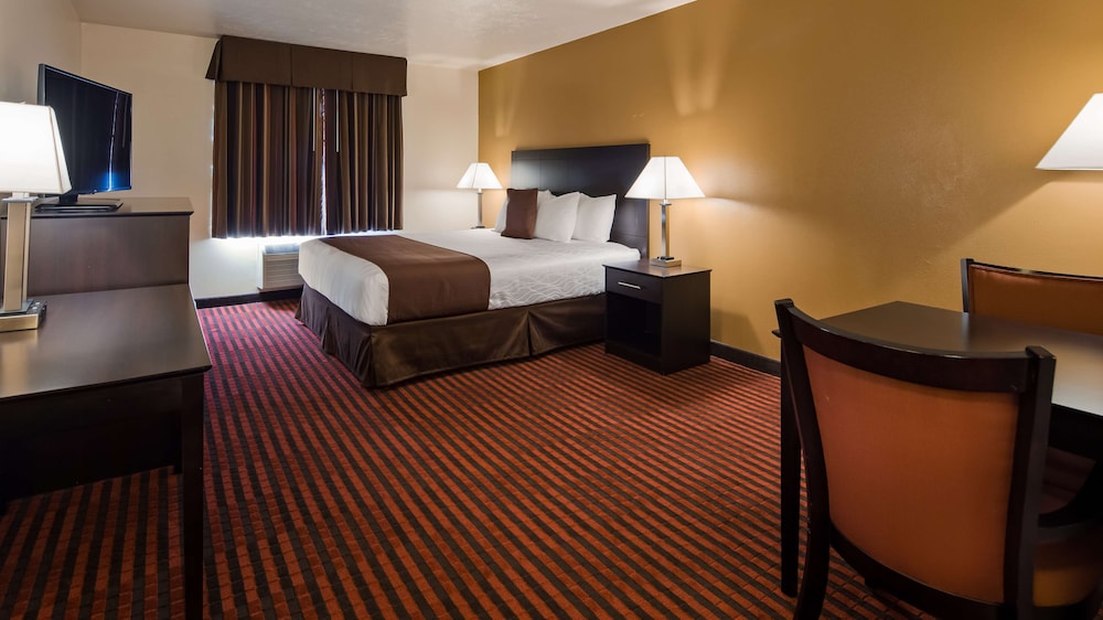 Suite, Multiple Beds, Non Smoking, Refrigerator - Photo 2