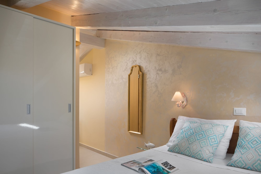 City Apartment, Balcony, Sea View (Attic)