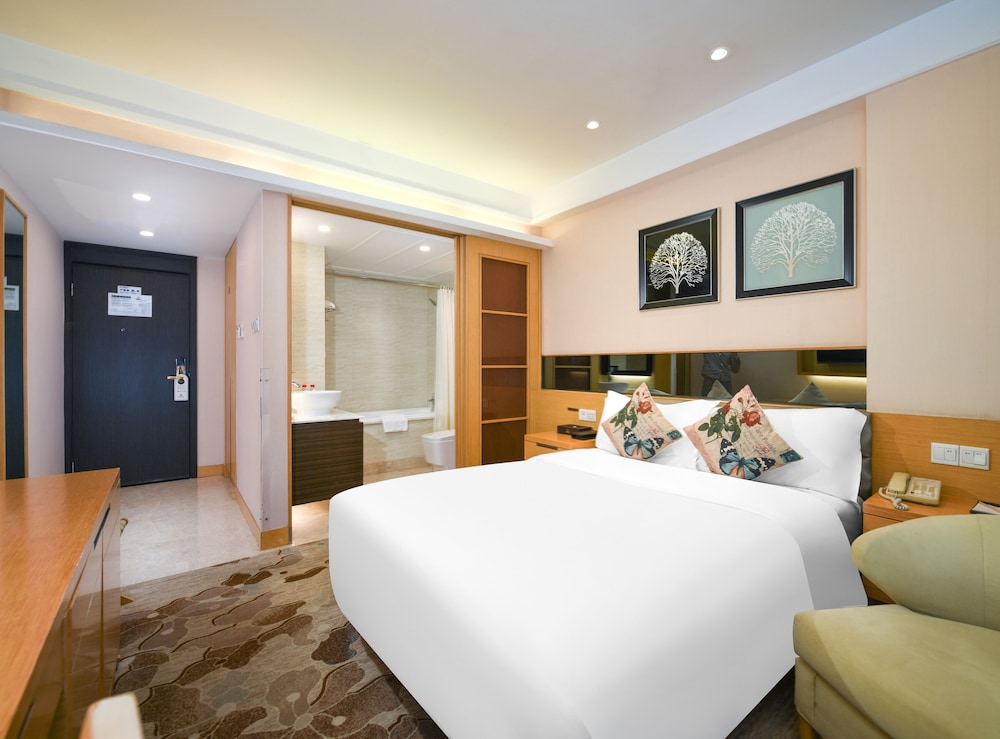 Deluxe Queen Bed Room photo 3
