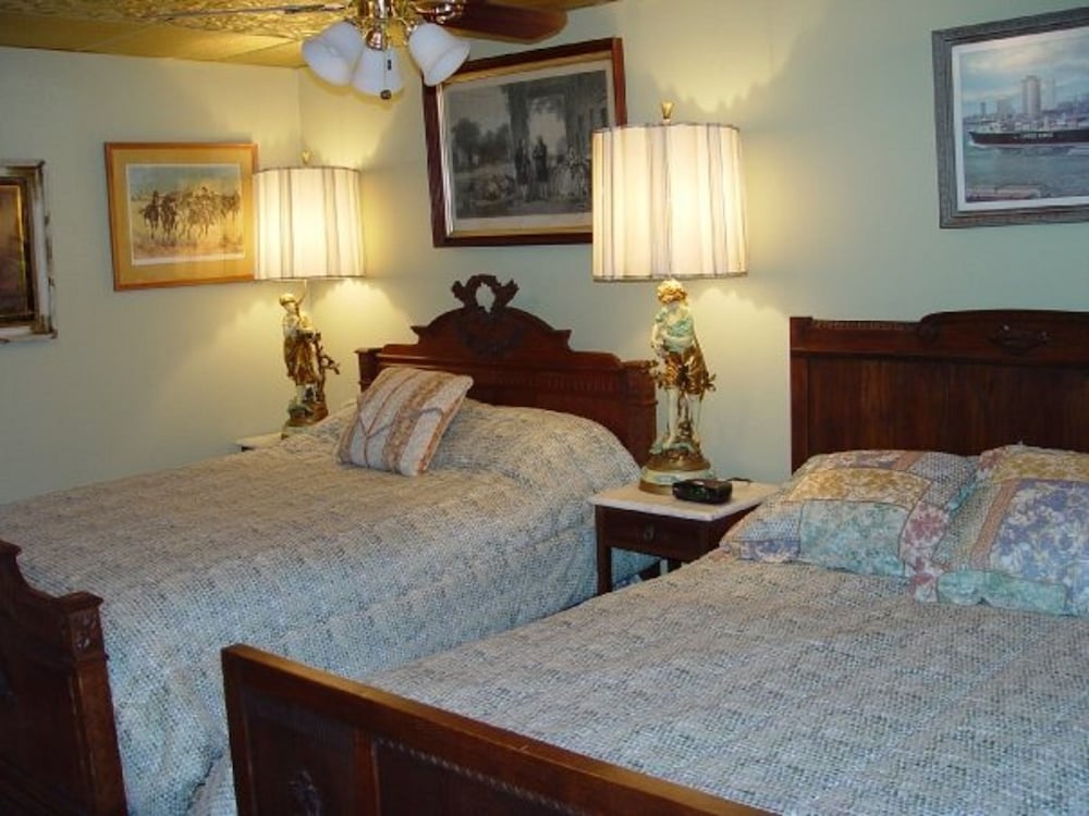 Frankfort Room photo 1