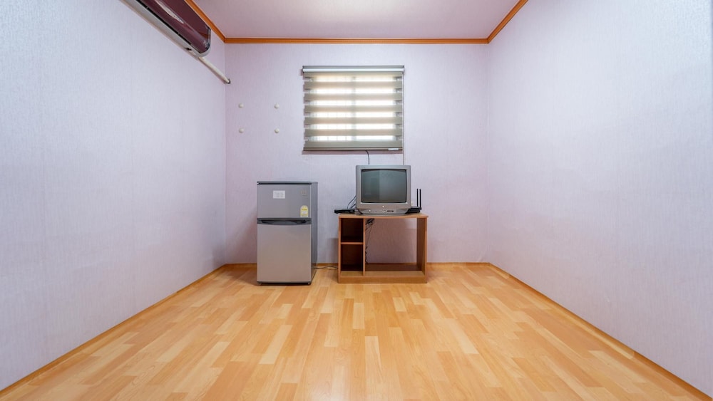 Basic Room, 1 Bedroom (ondol 109ho) photo 2