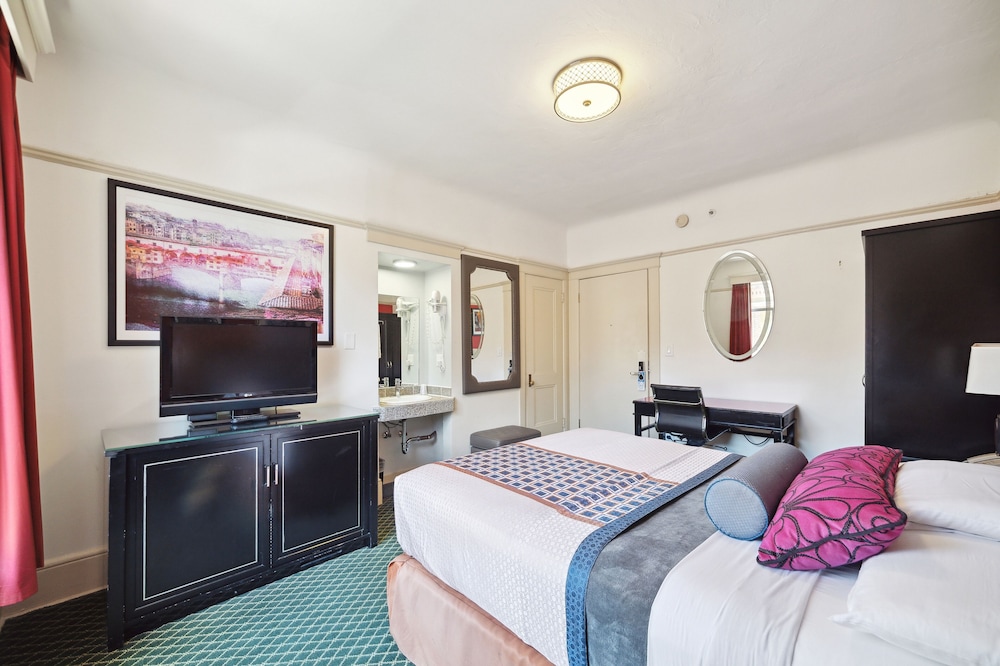Deluxe Room - Photo 7