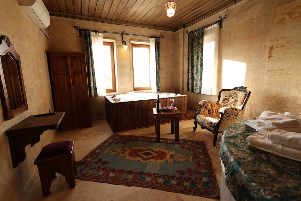Luxury Suite photo 1