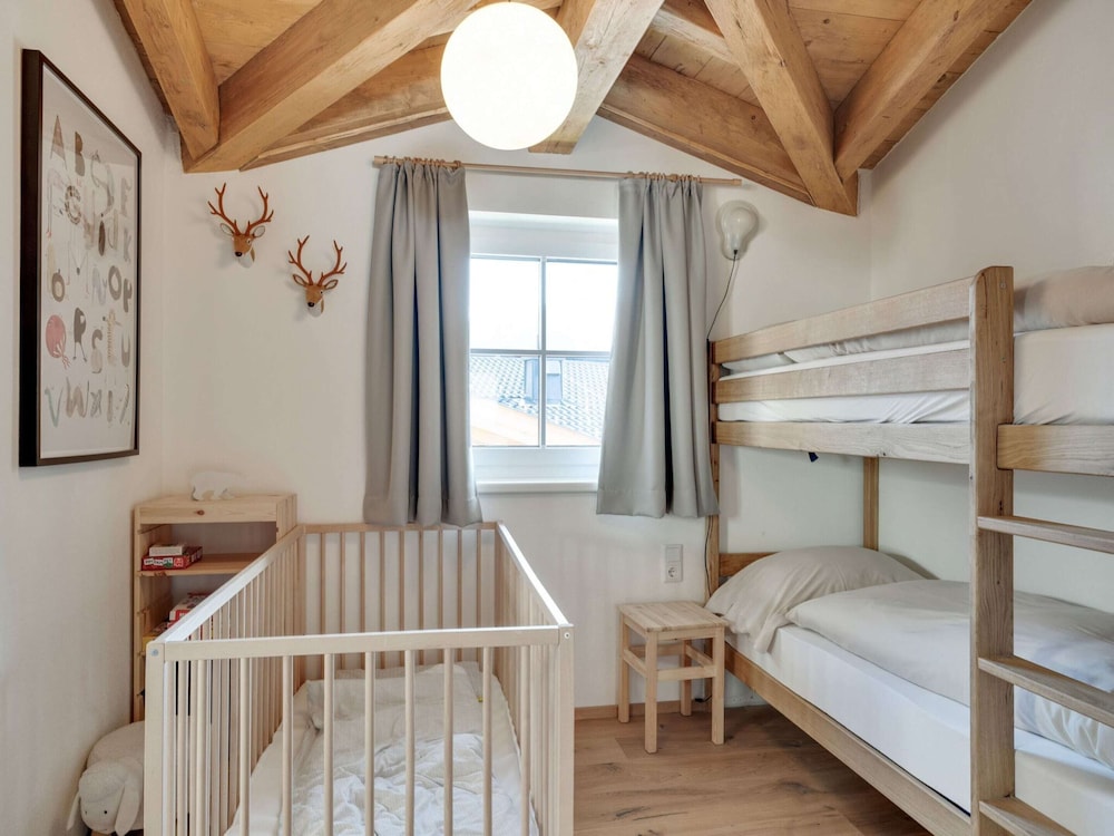 Classic Chalet, 4 Bedrooms photo 2