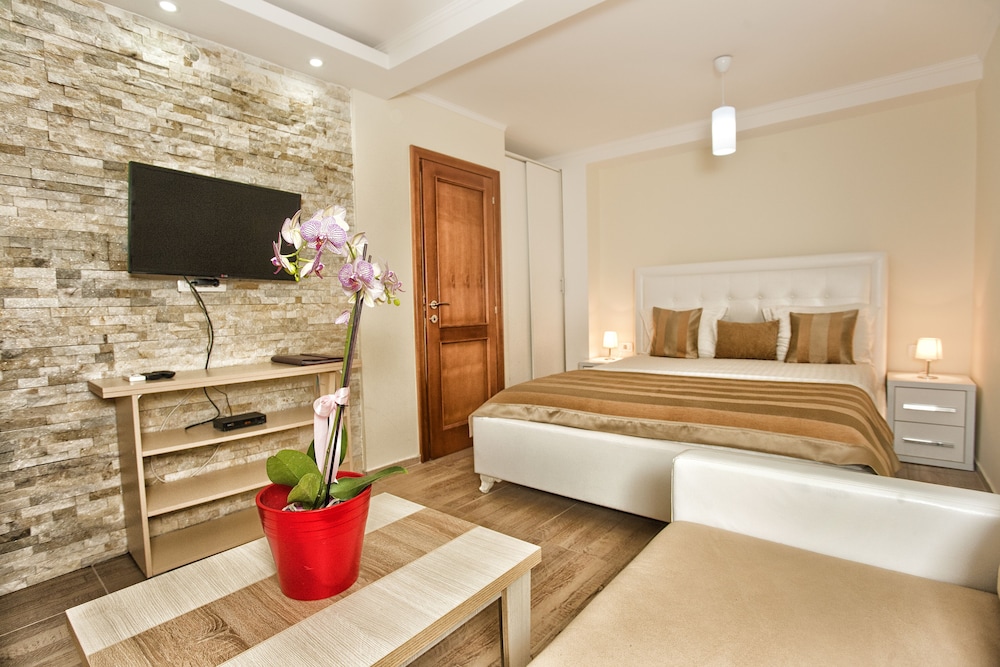 Traditional Apartment, 1 Bedroom, Mountain View, Ground Floor photo 2
