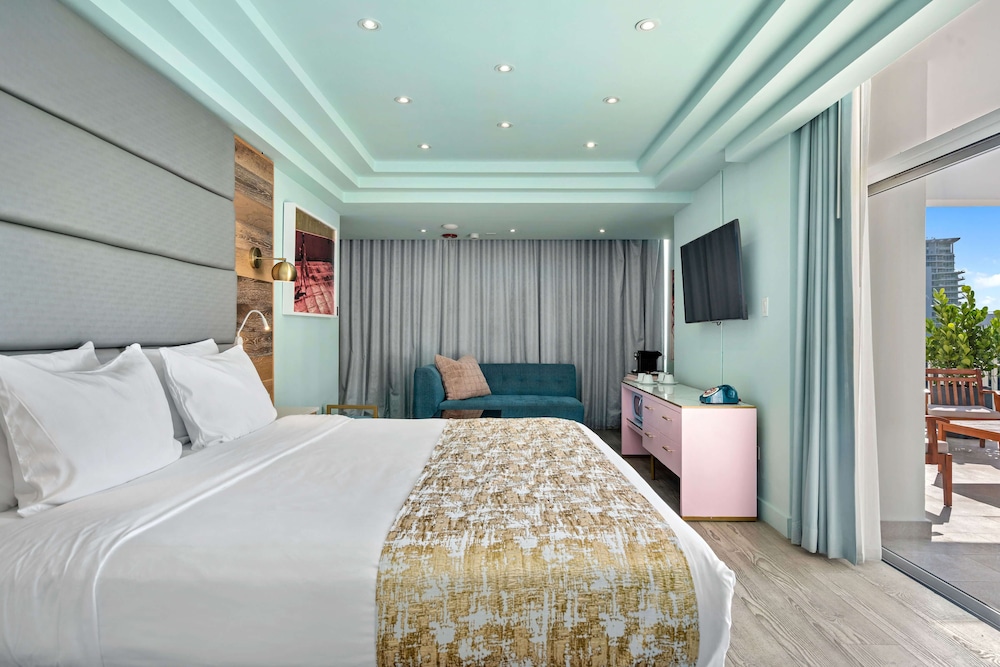 Panoramic Room, Multiple Beds, Balcony, Lagoon View photo 2