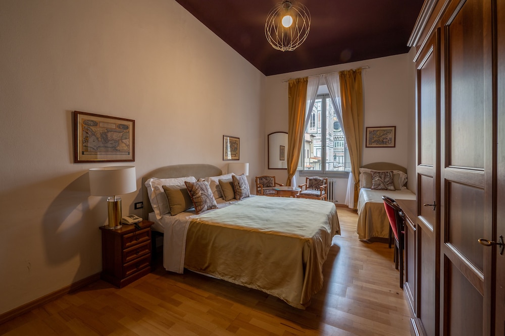 Deluxe Triple Room (Duomo View) photo 2