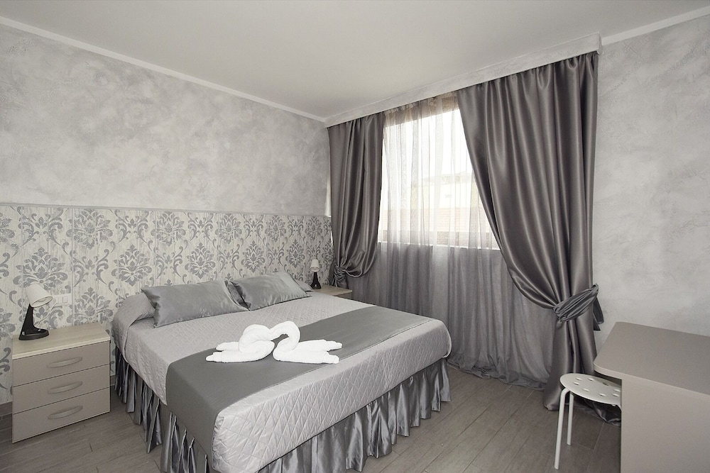 Deluxe Double Room, Ensuite, Garden View (Camera 5)
