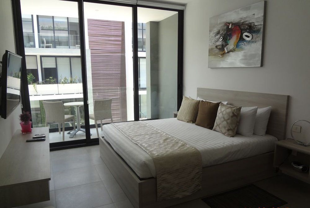 Luxury Suite, 1 Queen Bed, Smoking