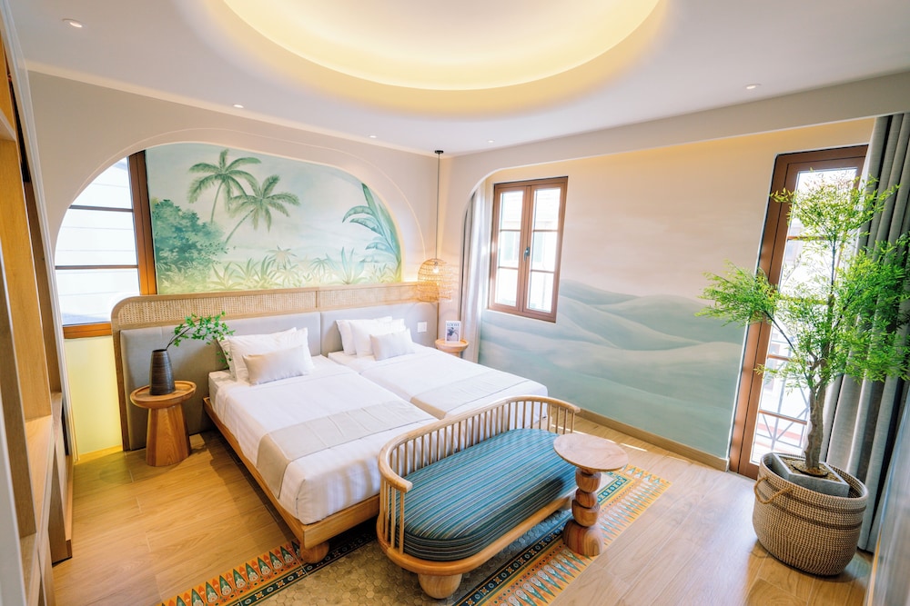 Superior Twin Room, City View, Corner