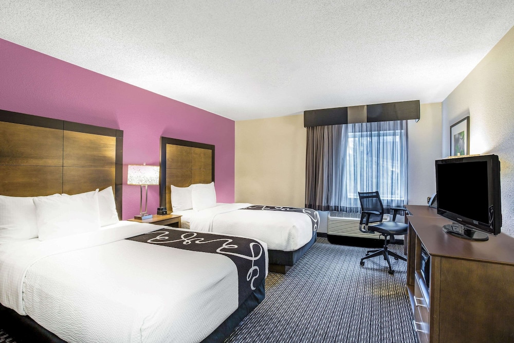 Room, 2 Double Beds, Non Smoking - Photo 6