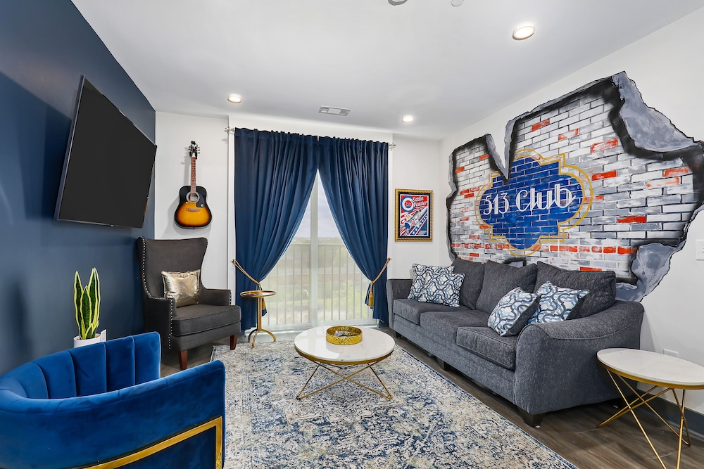Condo, 2 Bedrooms