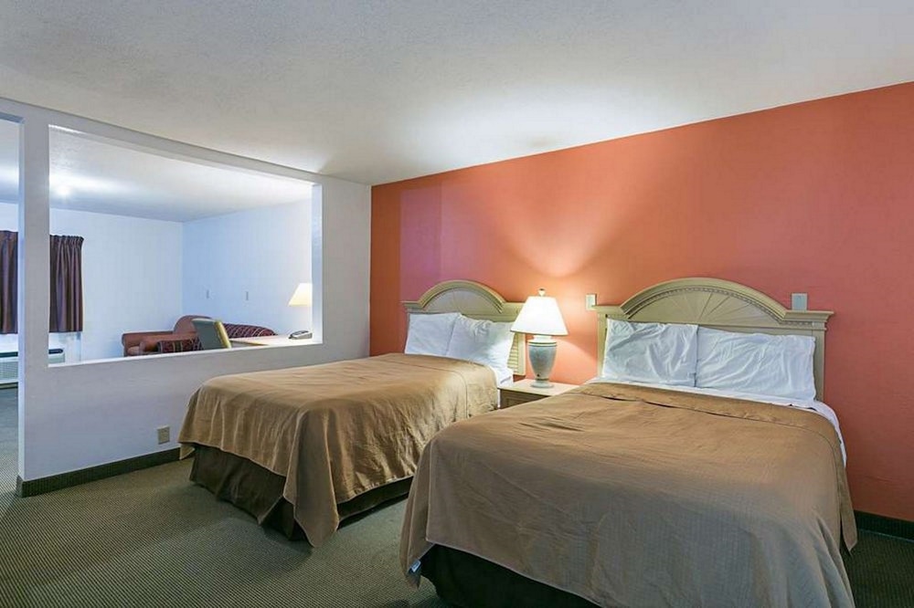 Suite, 2 Queen Beds, Smoking photo 2