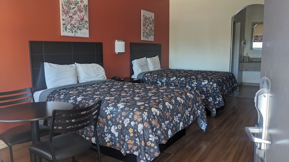 Room, 2 Queen Beds, Accessible, Non Smoking - Photo 2