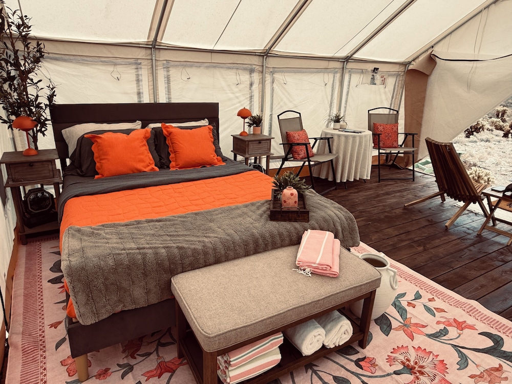 Premier Tent, 1 Queen Bed, Mountain View photo 1