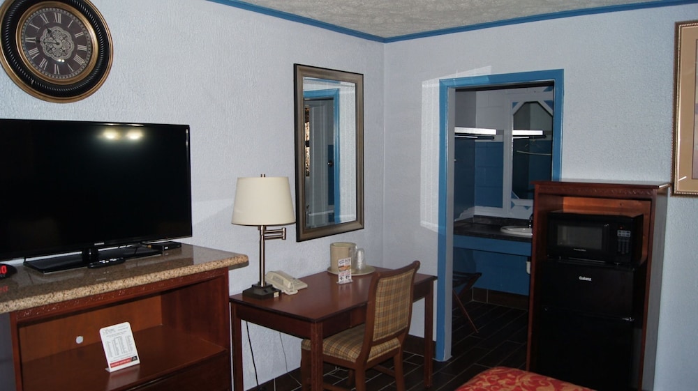 Standard Single Room, 1 Queen Bed photo 3