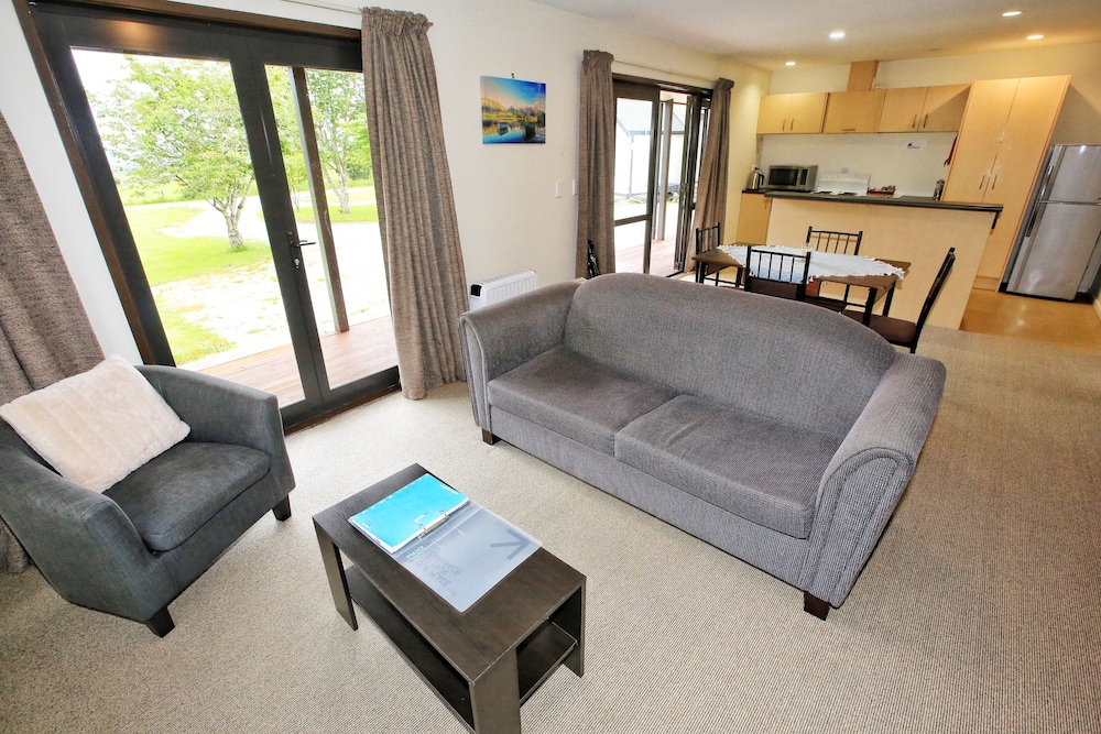 2 Bedroom Cottage photo 1