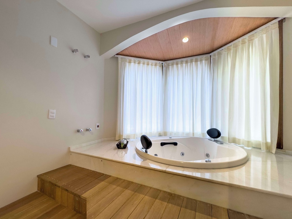 Suite, 1 King Bed, Non Smoking, Balcony