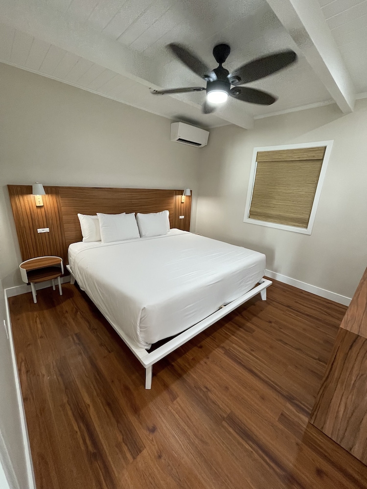 Suite, 1 King Bed, Ocean View - Photo 1