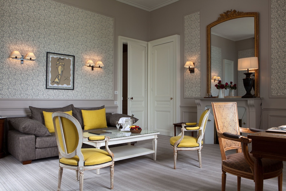 Deluxe Suite - Photo 5