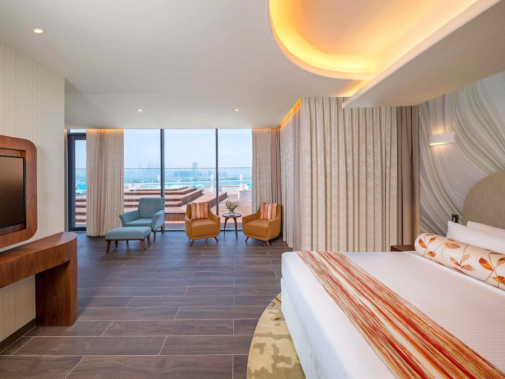 Penthouse Suite with Rooftop Terrace, Palm Sea View and Club Lounge Access thumbnail 6