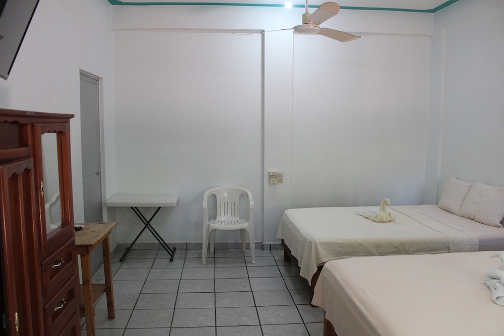 Basic Twin Room - Photo 27