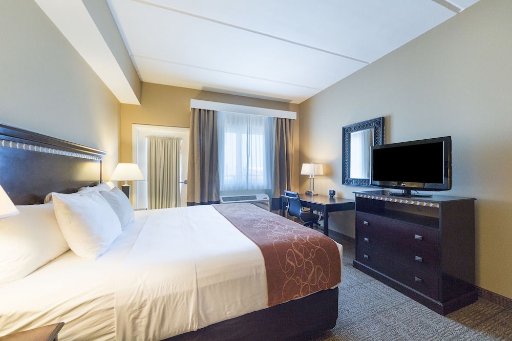 Suite, 1 King Bed with Sofa bed, Non Smoking - Photo 2