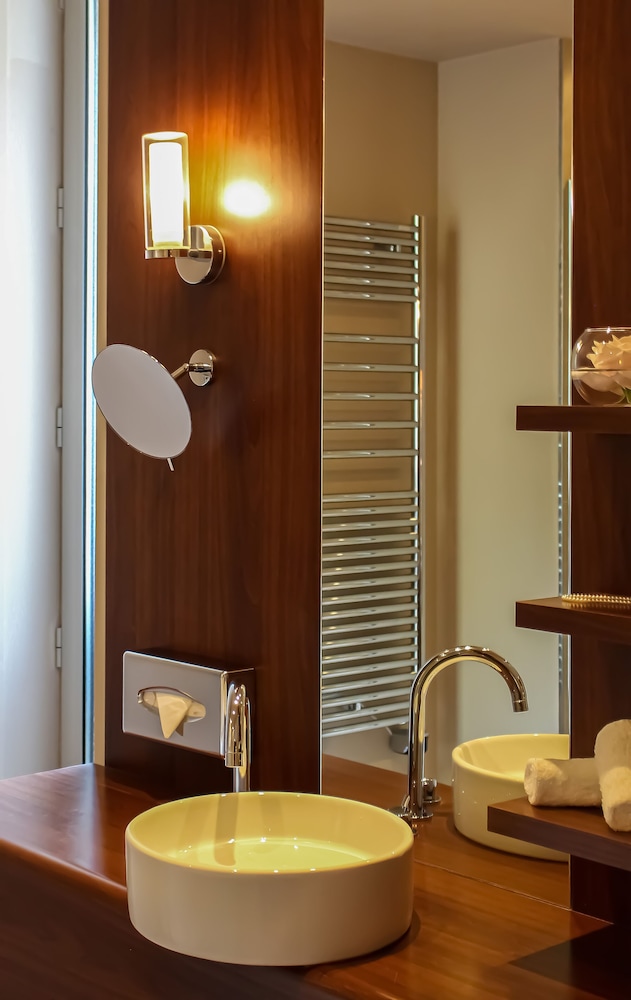 Chambre Executive Vue Tour Eiffel thumbnail 6
