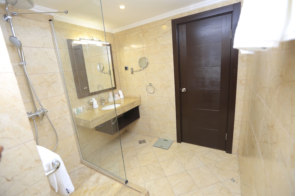 Executive Room - Photo 9