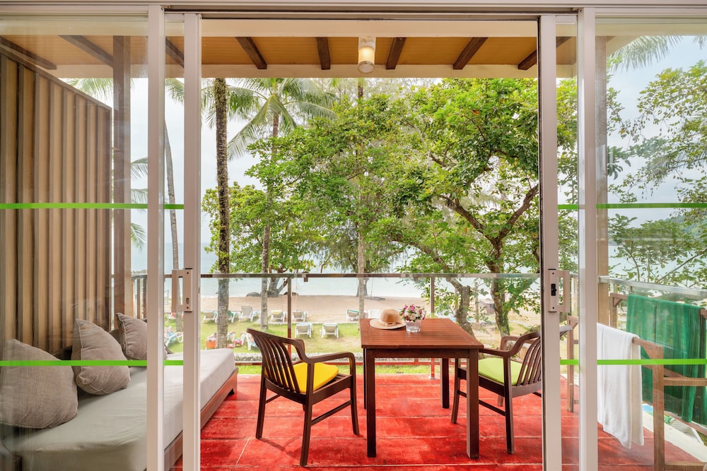 Premier Beach Front - Photo 5