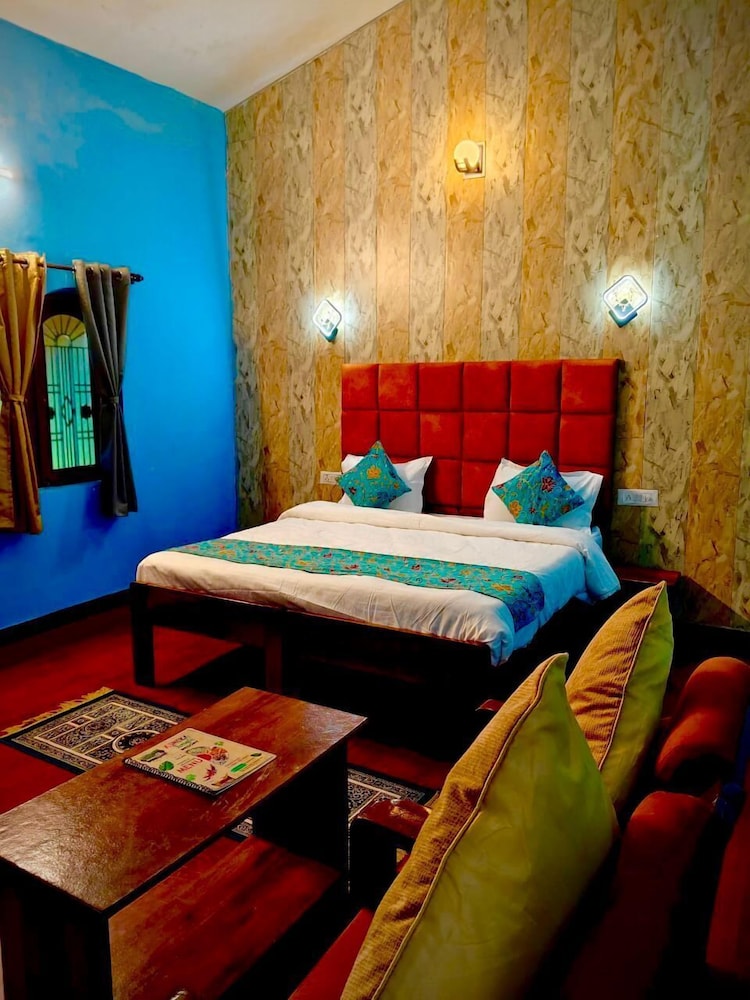 Premium Cottage, 1 King Bed, Garden View, Corner photo 1