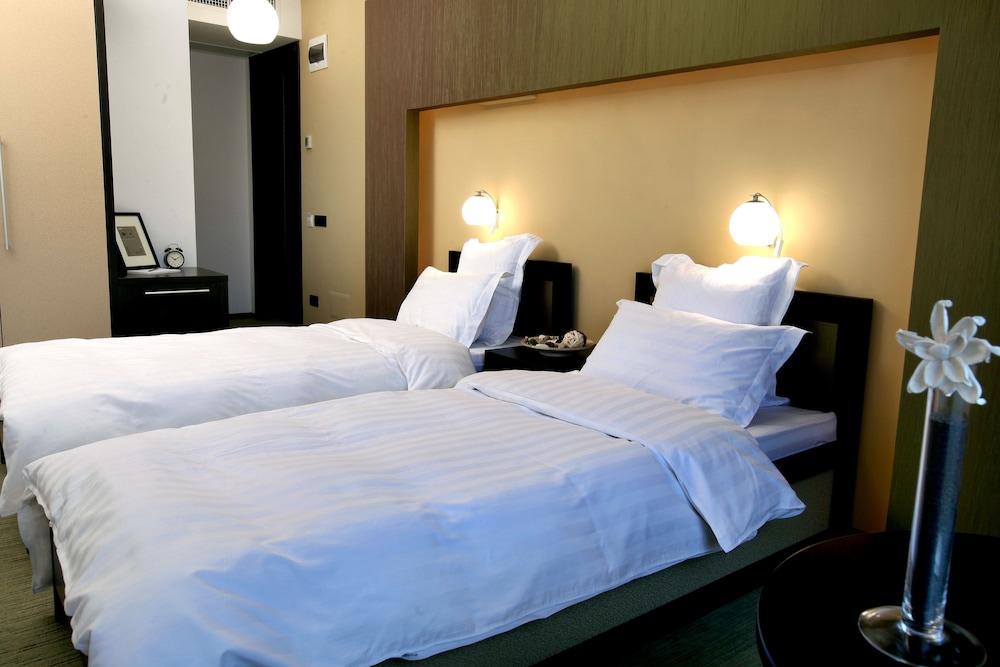 Standard Twin Room, 2 Twin Beds, River View photo 2