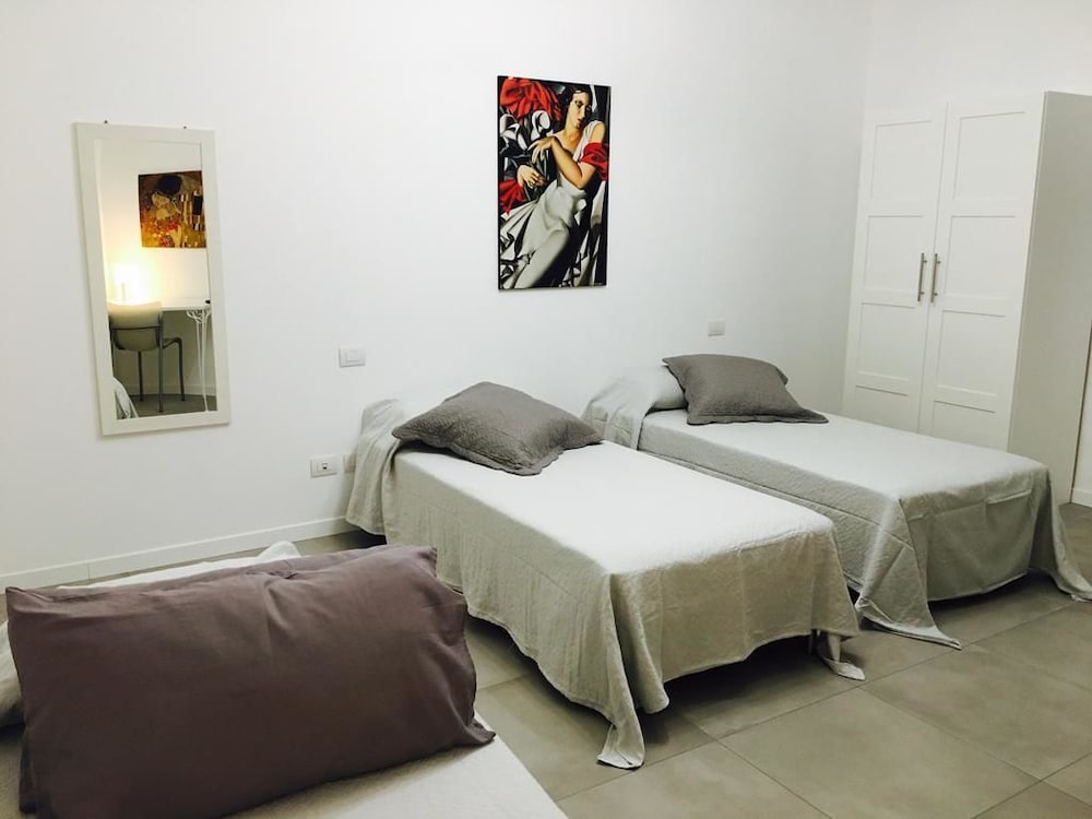 Classic Triple Room, Private Bathroom (External)