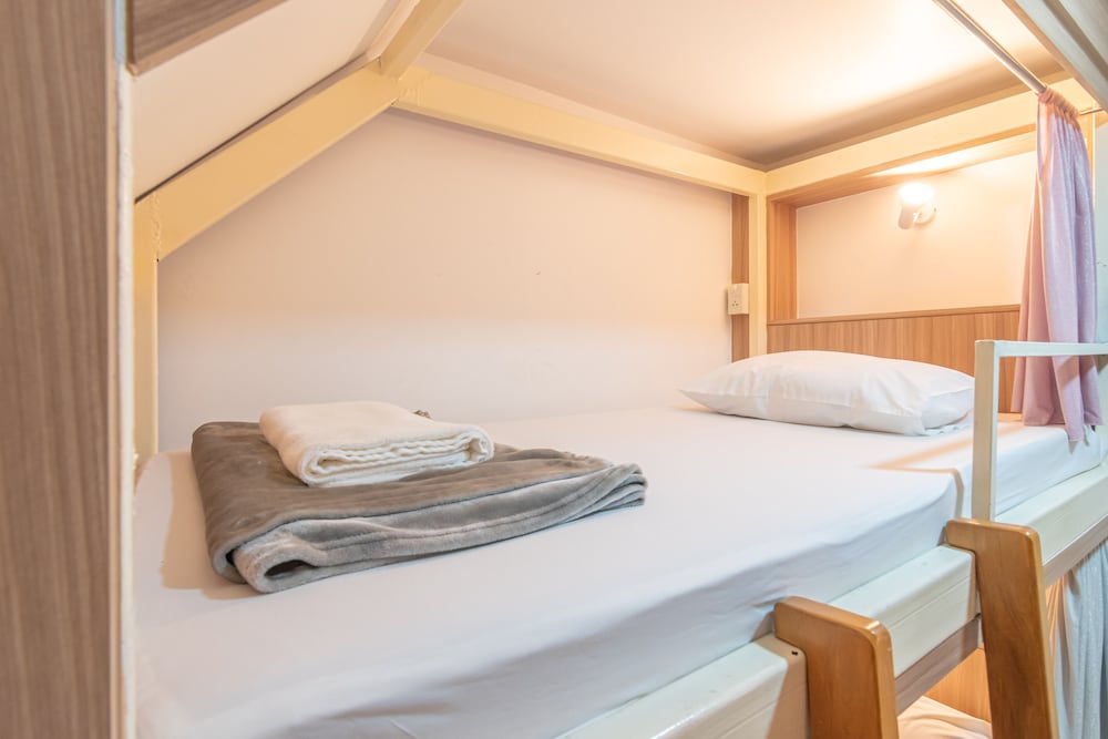 4-Bed Female Dormitory Room photo 3
