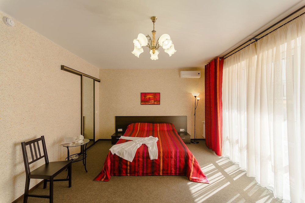 Standard Quadruple Room, Bathtub