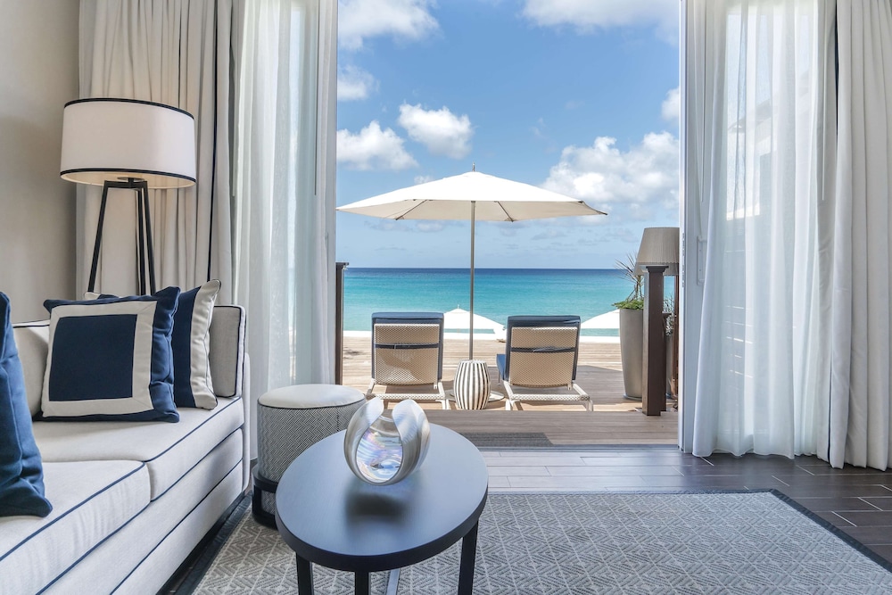 Suite, 1 King Bed, Beachfront - Photo 11