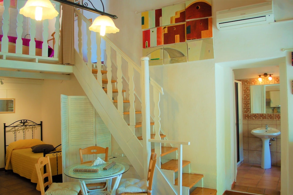 Romantic Suite, Multiple Beds, Garden View
