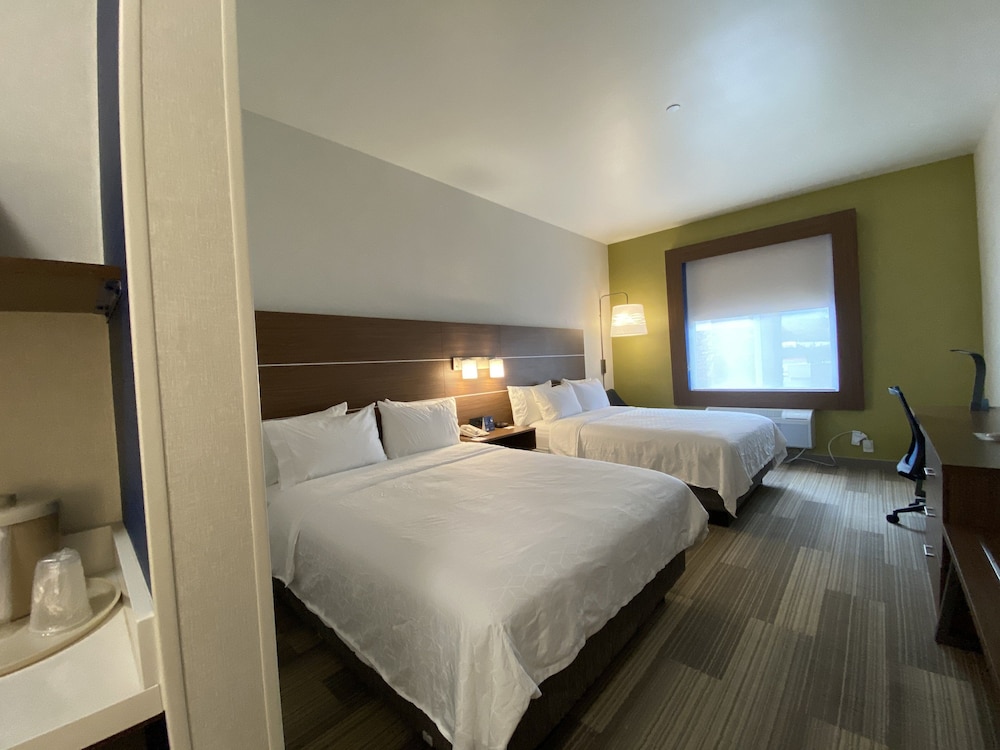 Suite, 2 Queen Beds, Accessible Bathtub (Mobility, Accessible Tub) - Photo 1
