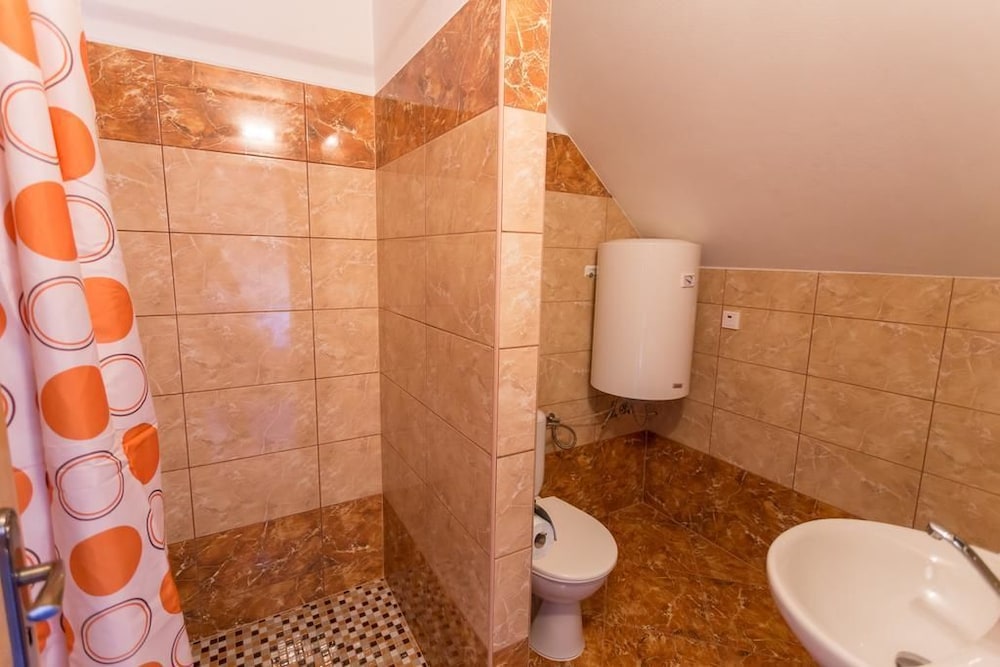 Family Room, Multiple Beds, Ensuite photo 1
