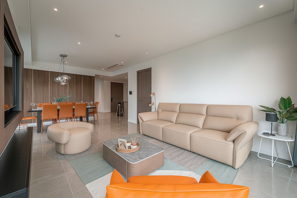 Royal Apartment, 3 Bedrooms, Balcony, City View photo 2