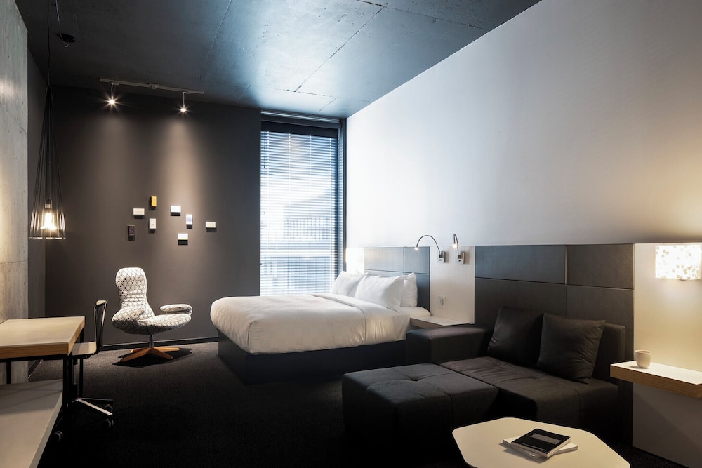 Grand Room, 1 King Bed, City View